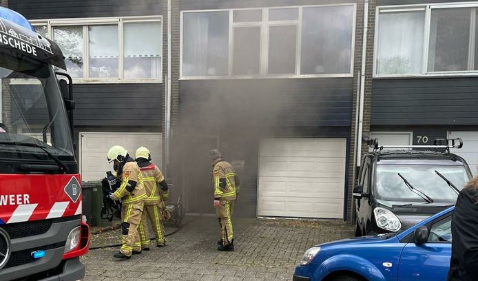 Veel rookontwikkeling bij woningbrand in Enschede