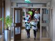 Door de gangen van Ziekenhuis Rivierenland: de routes van de Roel Boerma wandel- en trimloop kenden dit jaar - de tiende editie - een bijzonder onderdeel.