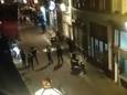 Op de Oudestraat in Kampen is vrijdagavond een man uit Lelystad aangehouden nadat hij mensen dreigend zou hebben aangesproken bij club Barbaars.