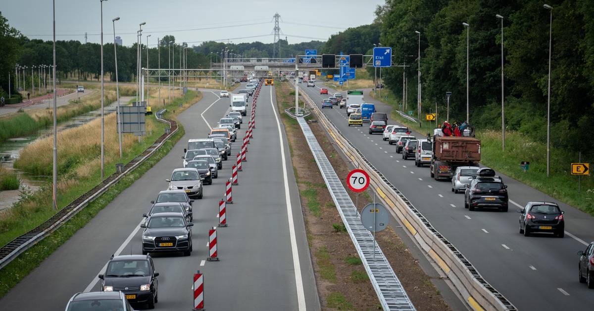 File op A50 tussen Arnhem en Apeldoorn door ongeluk.