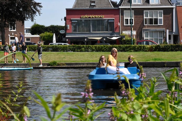 Waterfietsen met Bonita, Carolien en Kitty in Woerden.