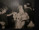 Eveline Meijboom met Sinterklaas toen ze kind was.