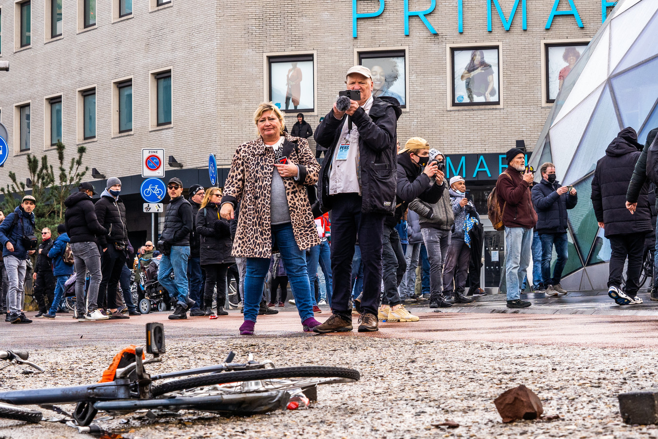 Chaos door zware rellen Eindhoven na anti lockdown demonstraties