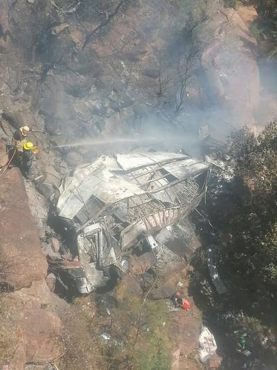 Un bus chute d’un pont en Afrique du Sud: au moins 45 morts, un enfant de 8 ans seul survivant