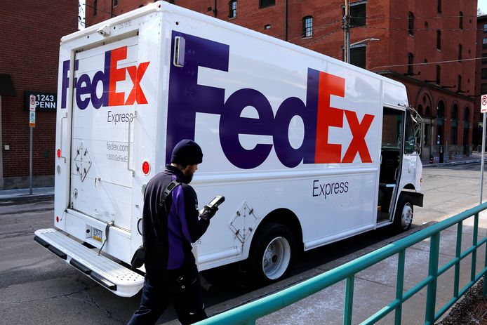 Bij pakketbezorger Fedex zijn bij een schietpartij vier doden en meerdere gewonden gevallen.