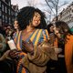 Op het huiskamerfeest in de Westerstraat was het deze Koningsnacht wél lekker warm
