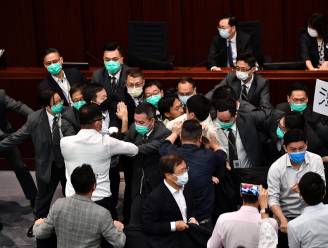 Parlementsleden opnieuw met elkaar op de vuist in Hongkong