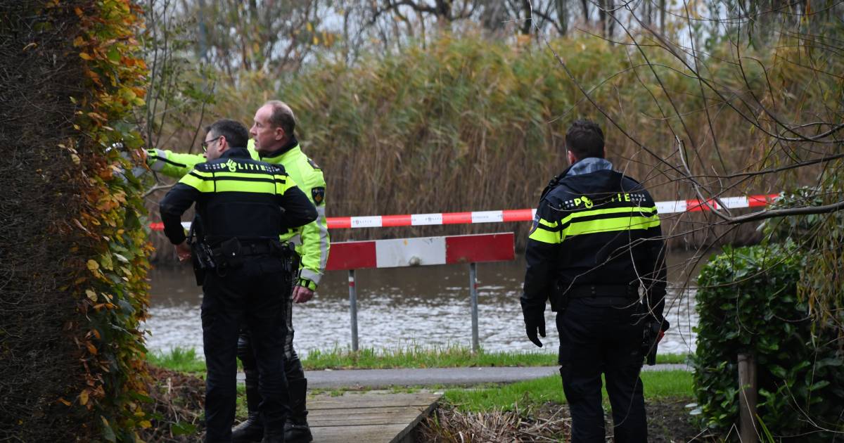 Dode gevonden in sloot in Woerden, politie sluit misdrijf uit.