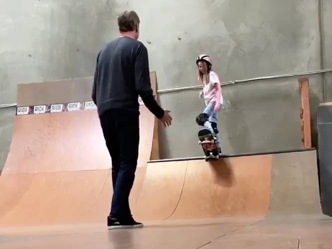 Video van Tony Hawk die zijn 10-jarige dochter leert skateboarden gaat viraal