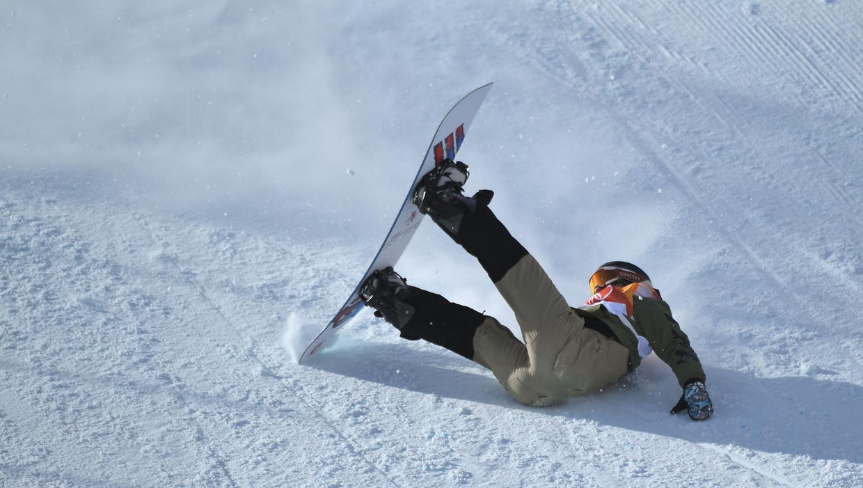 Alle deelnemers van de snowboardcompetitie slopestyle vallen door wind:  'Het was onverantwoord'