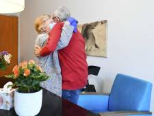 Verpleeghuiskoepel vindt bezoekregel te streng en pijnlijk voor bewoners: 'Te zwaar offer’