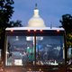 Texaanse gouverneur zet immigranten als politieke pionnen op de bus naar Washington