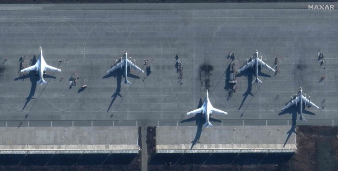 Immagine satellitare dell'aeroporto Engels 2 dopo l'attacco all'inizio di questo mese.