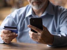 Terwijl slachtoffer (70) oplichter aan de praat houdt, verstopt agent zich in huis: ‘Heb lol gehad’