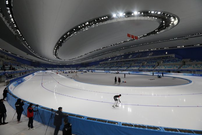 De olympische schaatsarena in Peking.