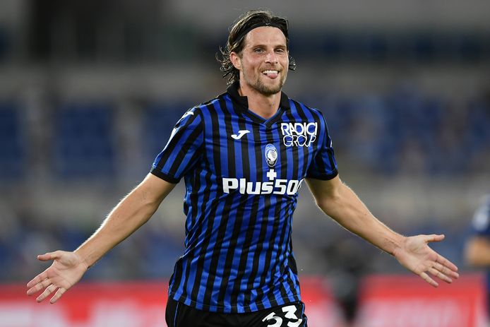 Hans Hateboer juicht na zijn goal tegen AS Roma.