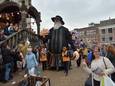 Groots spektakel in Gouda: hele stad in historische kostuums op laatste dag avondvierdaagse