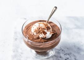 Deze lekkere chocolademousse maak je met slechts 2 ingrediënten