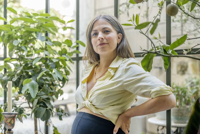 Ik heb geen masterplan voor het moederschap”: Frances Lefebure telt af naar  geboorte van eerste kindje | BV | hln.be