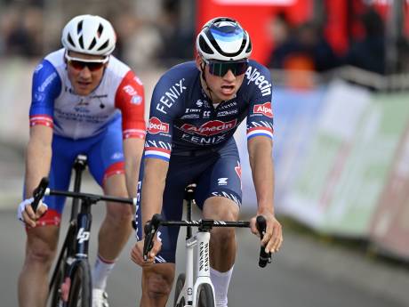 Ook Mathieu van der Poel stuit in Limburgse heuvels op ijzersterk Ineos-collectief