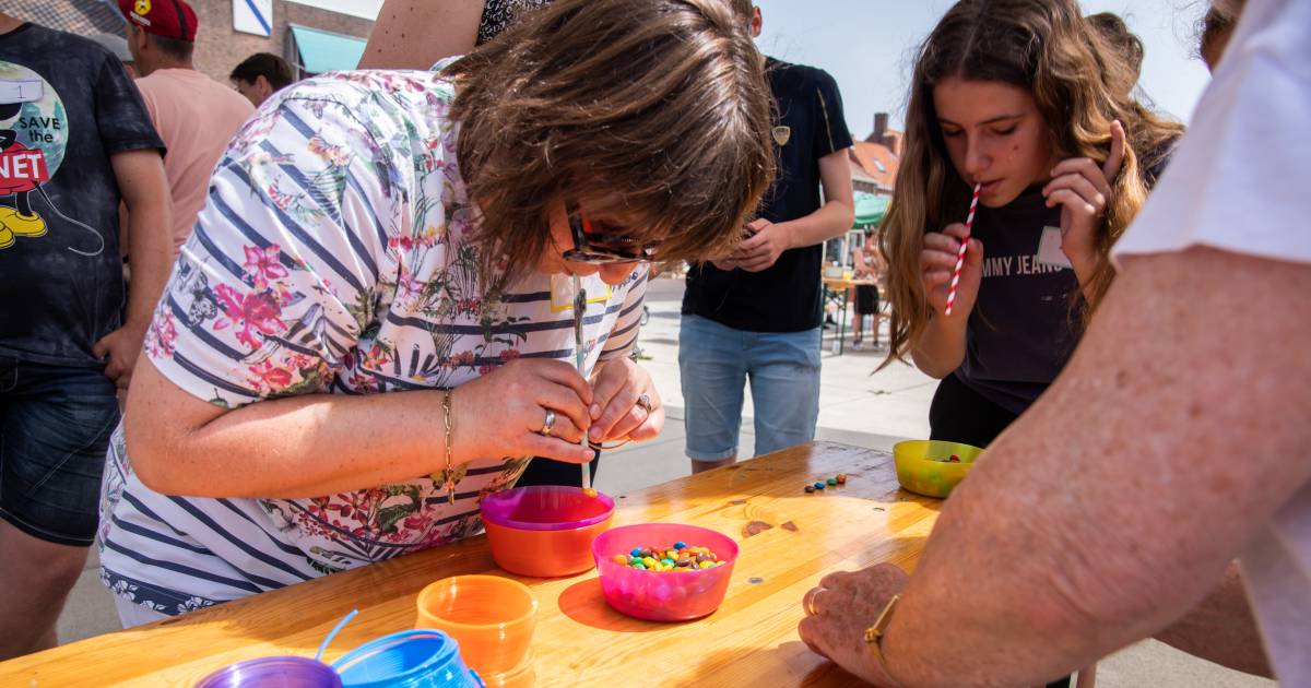 Maoneblussersfeesten Schoondijke; spelen met water, niet knoeien met bier