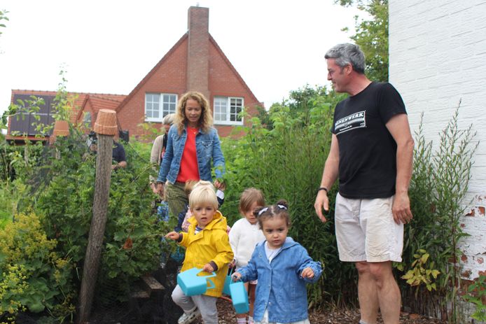 Kinderopvang Clara di Luna heeft eigen moes- en fruittuin waarin kinderen hun groenten en fruit zélf kweken en plukken. I-pads en televisie zijn er niet welkom