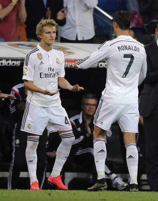 Een 16-jarige Odegaard debuteert als vervanger van Cristiano Ronaldo bij Real Madrid.