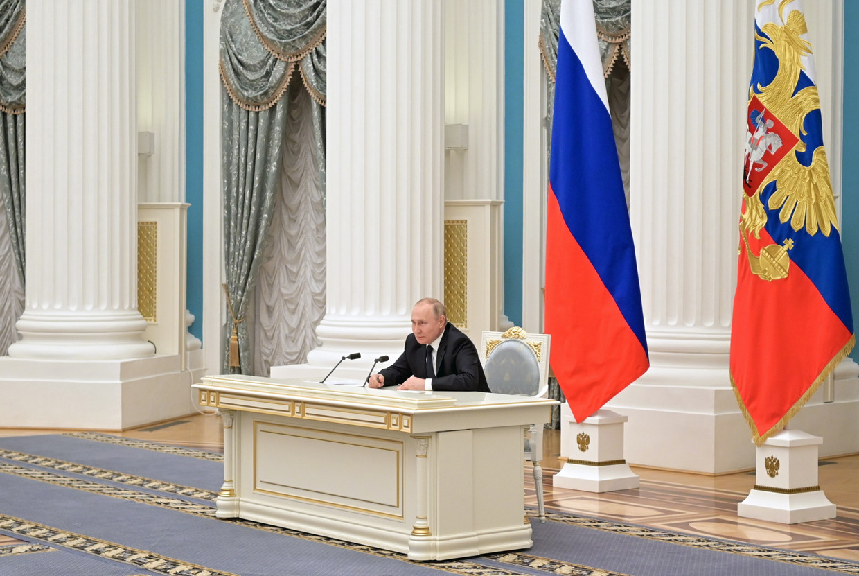 Russisch president Vladimir Poetin tijdens een ontmoeting met Russische zakenlui in het Kremlin op 24 februari, de dag van de invasie van Oekraïne.  Beeld EPA
