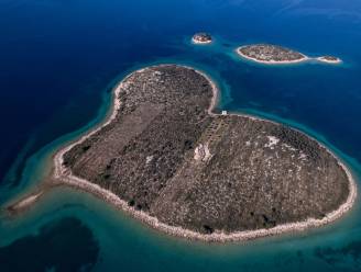 Hartvormig “eiland van de liefde” in Kroatië staat gedeeltelijk te koop