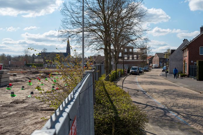 Waar eens de fabriek van Van Besouw stond, verrijst een nieuwbouwwijk voor Goirle. Maar in de Kerkstraat leven zorgen over de verkeers- en parkeerdruk.