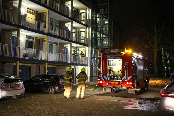 In een flatgebouw aan de Vuurdoornstraat in Nijkerk heeft zondagavond een keukenbrand gewoed.