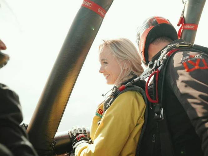 KIJK. Amy Sonck waagt zich aan riskante parachutesprong in ‘Extramy’