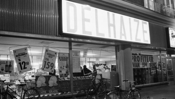 De Bende van Nijvel heeft meermaals een winkel van Delhaize overvallen. Op 9 november 1985 hebben de daders acht mensen vermoord tijdens een overval op de Delhaize in Aalst.