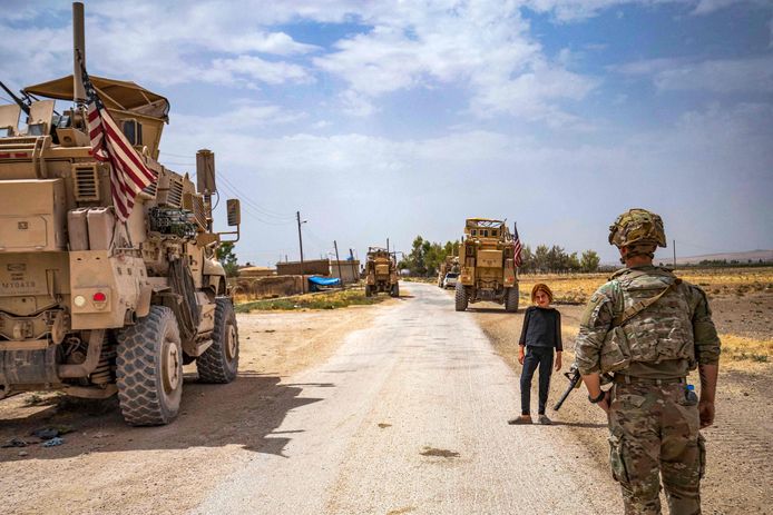 Archiefbeeld. Amerikaanse militairen op patrouille in de buurt van Al-Hasaka in Noordoost-Syrië. (2021)
