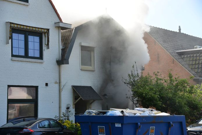 Uitslaande woningbrand door gaslek in Breda.