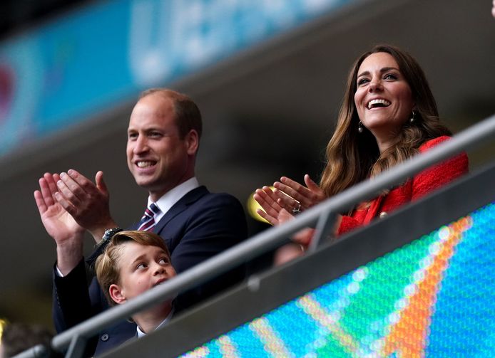 Il principe William, il principe George e Kate fanno il tifo per la squadra britannica