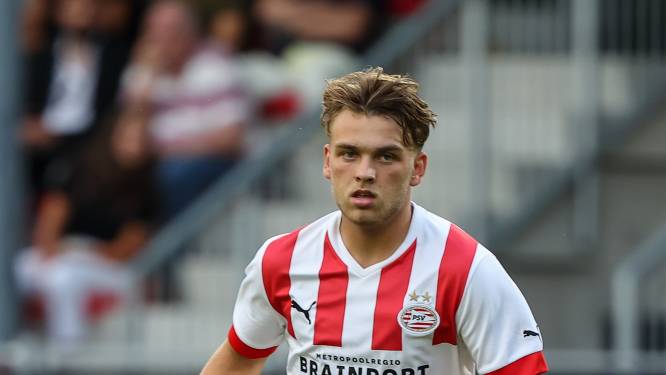 Jong PSV dankzij eerste goal van jonge spits Van Duiven (17) naar eerste zege van het seizoen