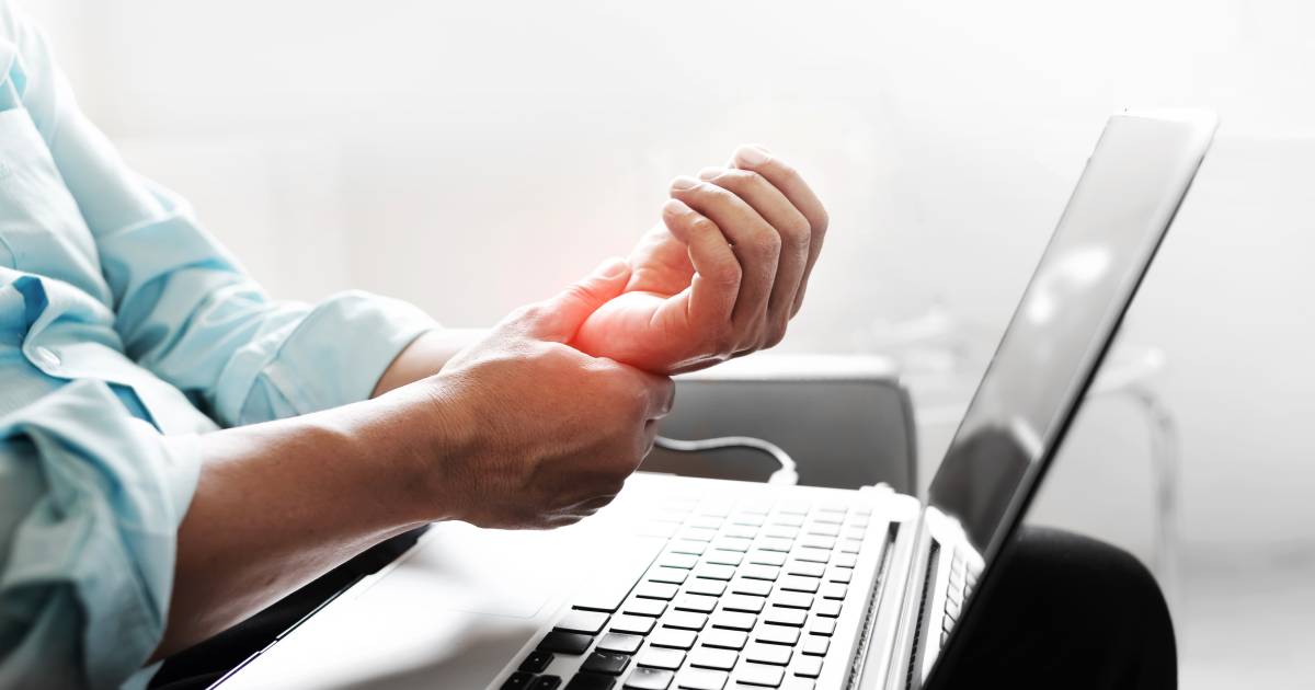 Tintelende vingers en ‘dove’ handen zo herken je het carpaletunnelsyndroom Gezond AD.nl