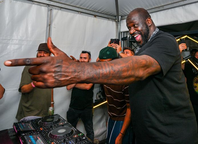 IN BEELD. Letterlijk de grootste, en dat in het kleinste kamertje van ...