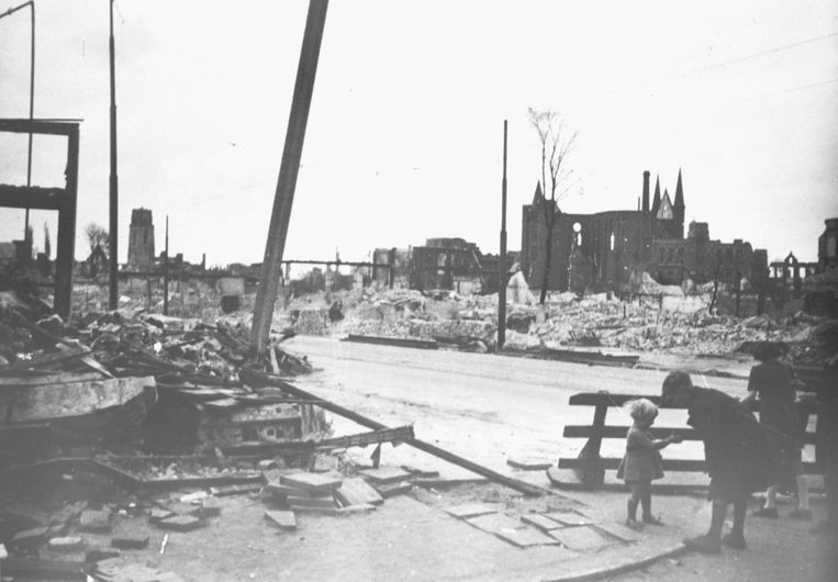 De puinhopen in Rotterdam na het Duitse bombardement van 14 mei 1940. Beeld NIOD