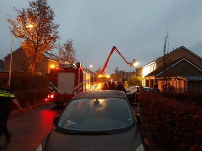 Wasdroger op zolder vat vlam; Flinke stankoverlast door woningbrand in Heteren