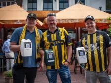 LIVE Crisis Vitesse | Sarcastisch spandoek boven stadion FC Utrecht • Arnhemse kroeg belooft dagomzet aan Vitesse • Ook NEC-fan doneert
