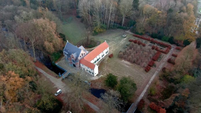 Kasteel d'Outremont op Landgoed Steenenburg in Drunen. De hotelkamers zouden moeten komen in de directe nabijheid.