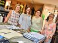 Caroline Parmentier, Hannelore Blondeel, zaakvoerster Friedl Verlinde en haar moeder Christine Decaestecker in kledingwinkel Miatex, die dit jaar honderd jaar bestaat.