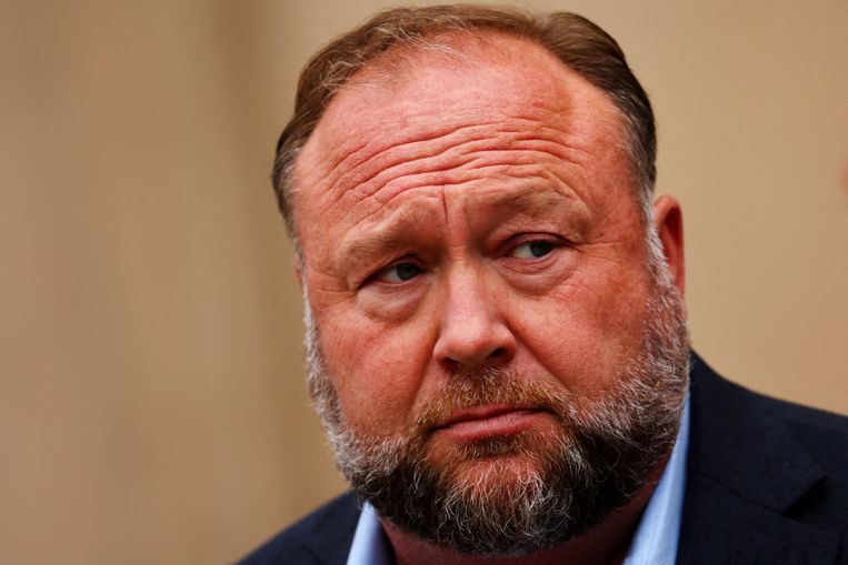 Alex Jones in de rechtbank van Connecticut, begin oktober. Beeld REUTERS