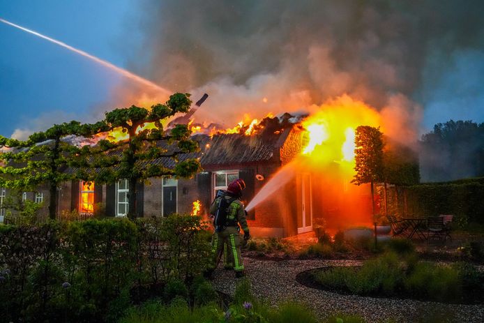 blikseminslag-verwoest-huis-van-jeroen-het-was-de-hardste-klap-die-ik