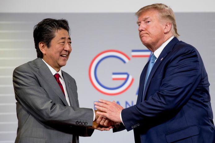 De Japanse premier Shinzo Abe met Donald Trump, hier op de G7-top in Biarritz.