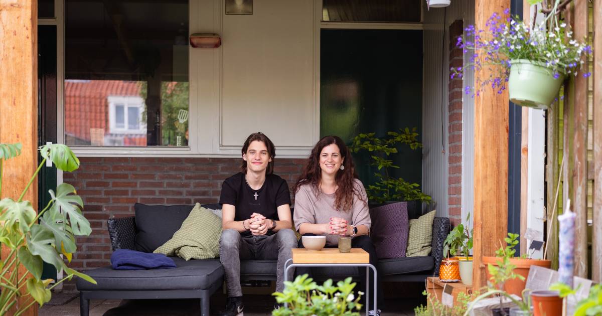 Esther (39) werd jong moeder van Lukas (18): ‘Daardoor kunnen we ...