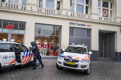 Pays-Bas: évacuation d’un studio lié au journaliste attaqué Peter R. de Vries