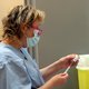 Waarom zoveel mogelijk mensen gevaccineerd moeten worden: 6 schadelijke mythes over de vaccins doorgeprikt